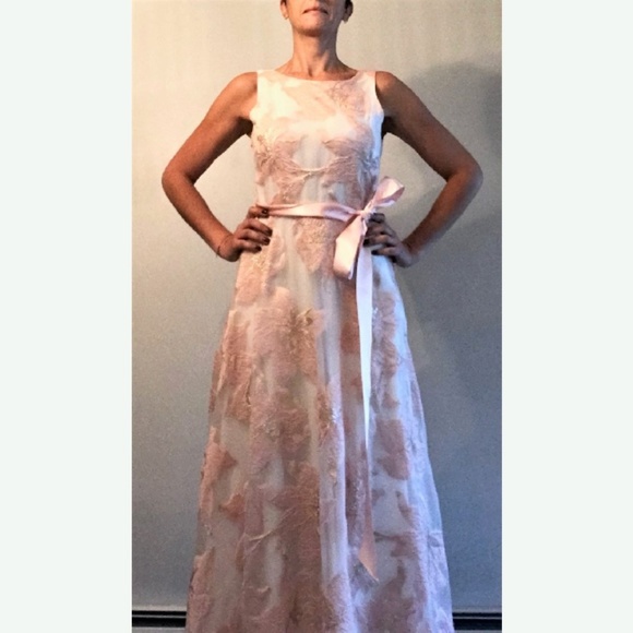 Tahari Sleeveless Embroidered Peach Dress, NWT - Picture 3 of 6